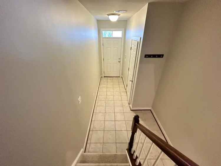 Townhouse for Rent in Upgraded Community with Pool and Parks