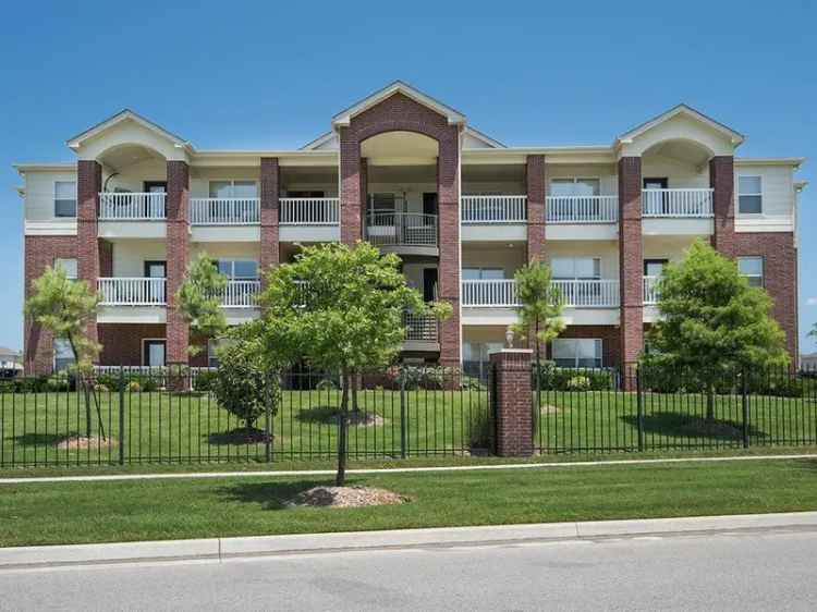 Rent Apartments at The Greens on Aspen in Broken Arrow OK