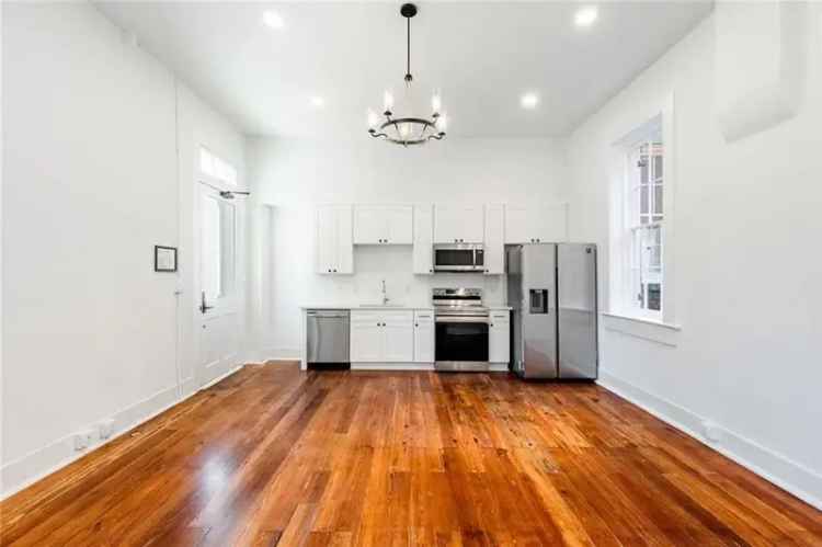 Rent High End Apartments in French Quarter with Pool and Gardens