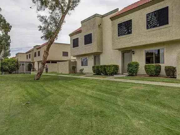 Rent Townhouse in Downtown Phoenix with Community Pool