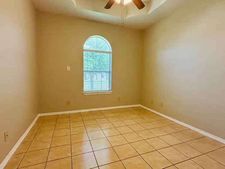 Rent Home in Ideal Location with Spacious Layout and Modern Amenities