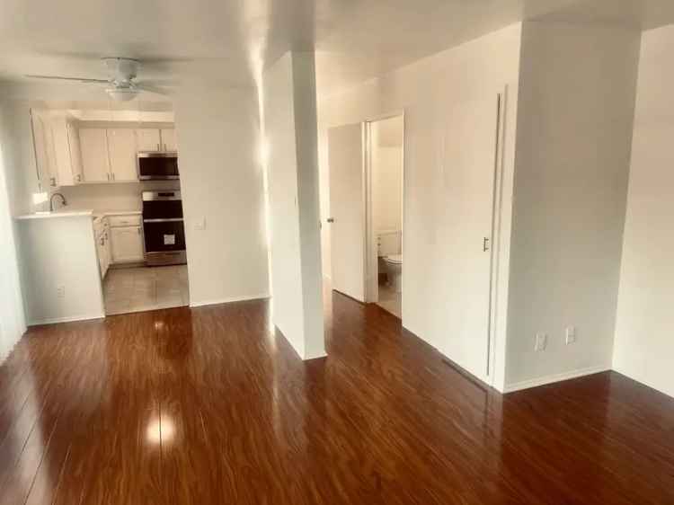 Rent Spacious 2 Bedroom 2.5 Bath Townhouse in Sherman Oaks