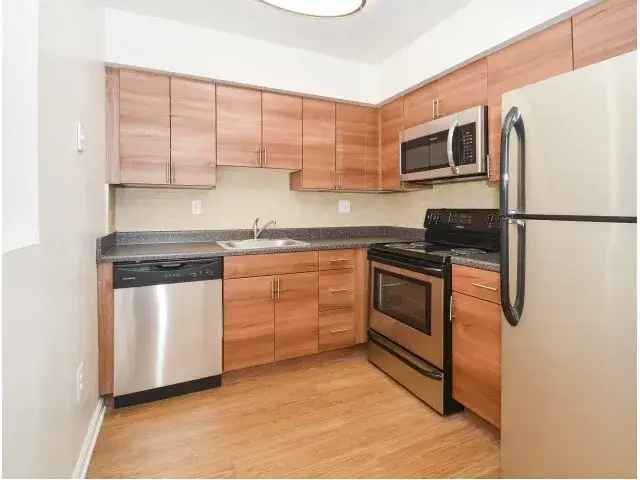 Rent Apartment in King of Prussia with Central Location and Nearby Shopping