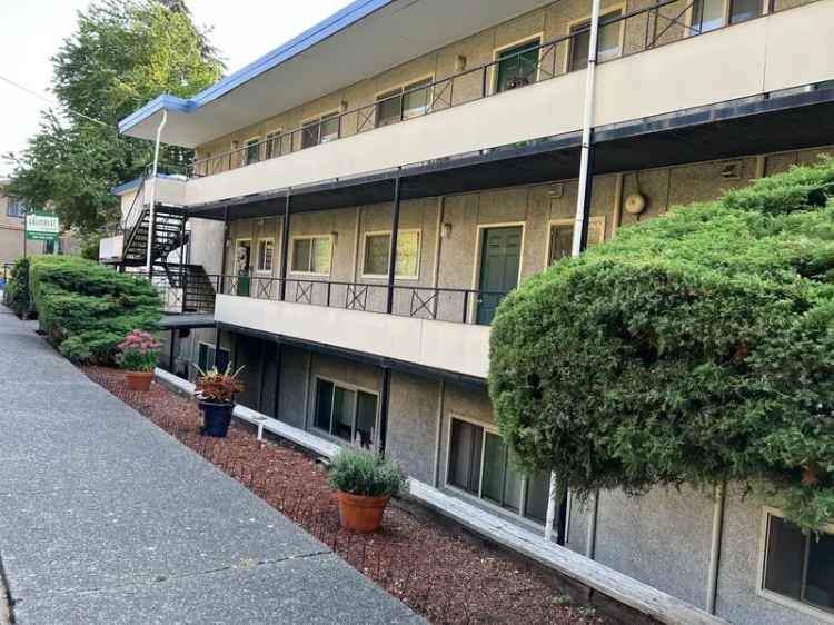 Rent Apartments in Interbay with Stunning Golf Course Views