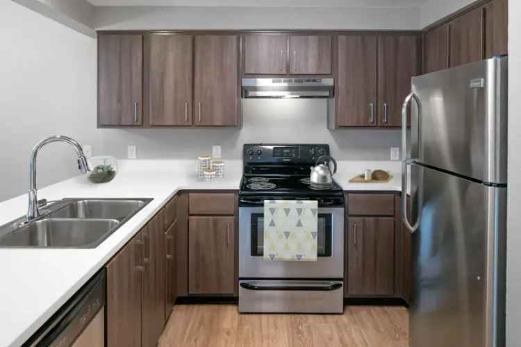 Rent River Terrace Apartments in Eugene with Luxury Amenities