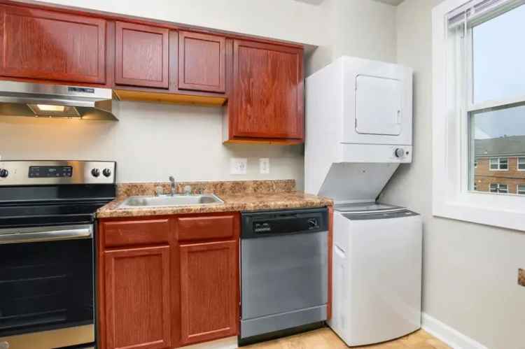 Rent Apartments in Arlington with Scenic Grounds and Modern Amenities