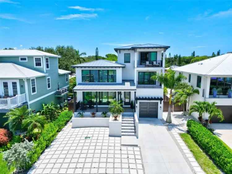 House For Sale in 1914, Riverside Drive East, Bradenton, Florida