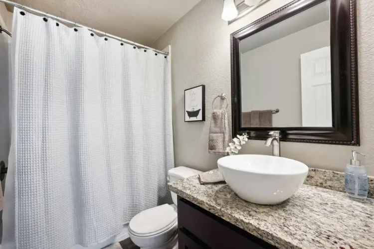 Rent Apartments at The Overlook at Blue Ravine Folsom with Amenities