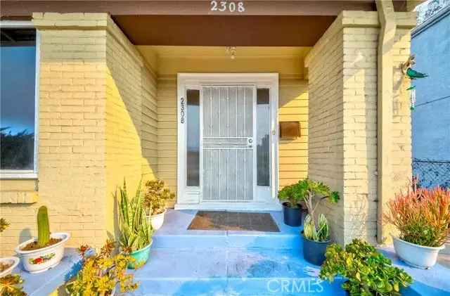 House For Sale in 2308, 11th Avenue, Los Angeles, California