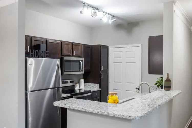 Apartments for Rent at Lauren Ridge with Exceptional Service