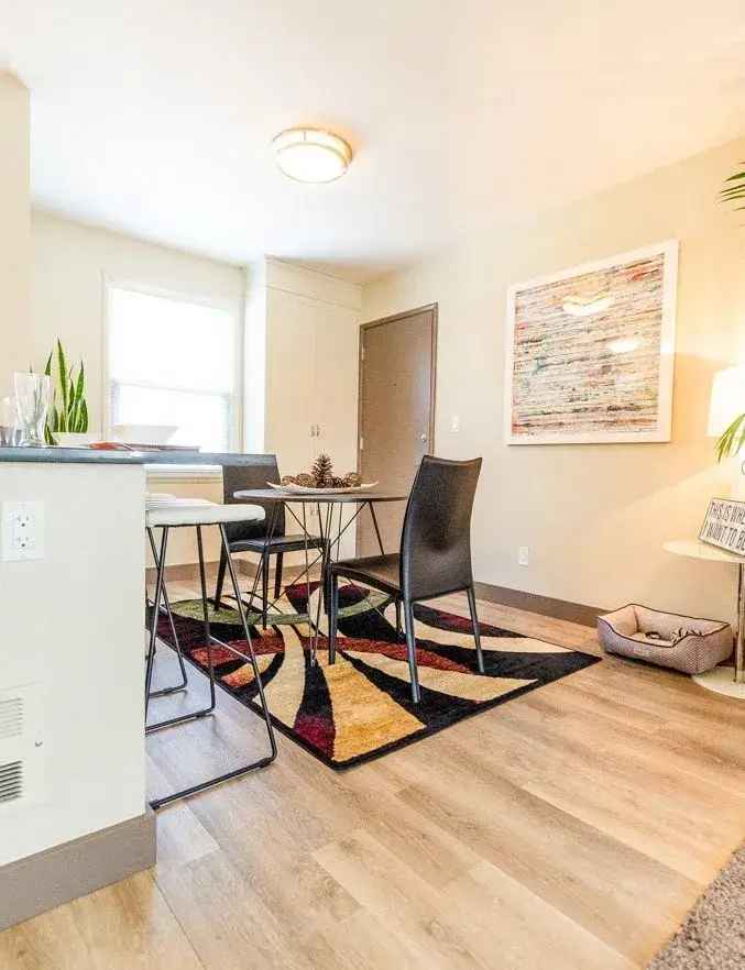 Rent Studio and 1 Bedroom Apartments with Free Rent and Gift Card