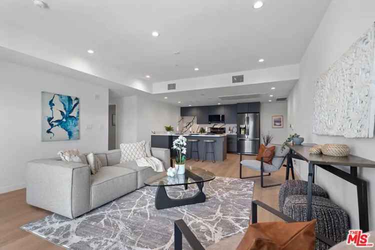 House For Sale in 321, South Oxford Avenue, Los Angeles, California