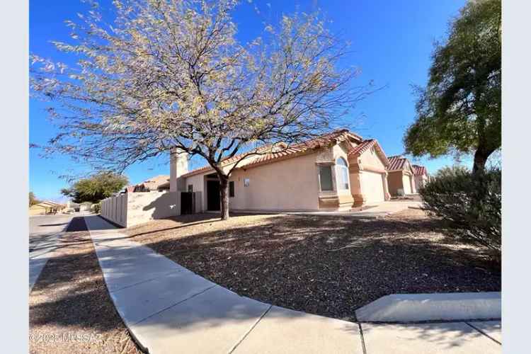 Rent Beautiful 3 Bedroom Home in Rita Ranch with Great Features