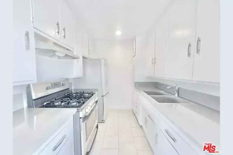 House For Sale in 3667, Veteran Avenue, Los Angeles, California