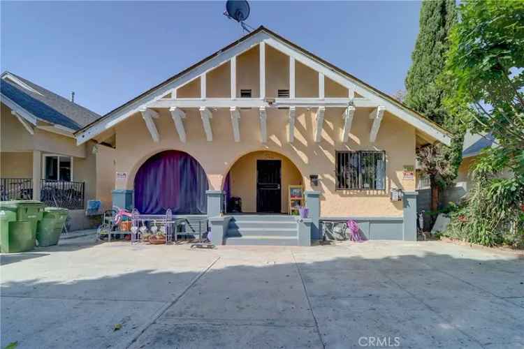 House For Sale in 834, East 33rd Street, Los Angeles, California