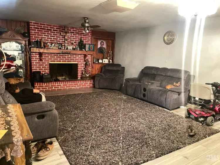 House For Sale in 2102, Pacific Street, Bakersfield, California