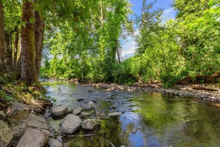 Rent Apartments in Milwaukie with Pool and Clubhouse at Brookside Village