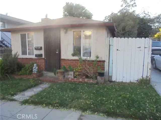 House For Sale in Signal Hill, California