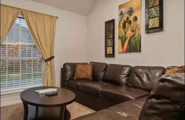 Rent Beautiful Townhouse in Denison with 3 Bedrooms and 2 Bathrooms