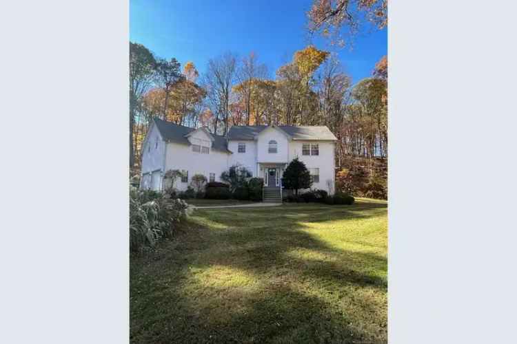 House For Sale in 15A, Old Green Road, Newtown, Connecticut