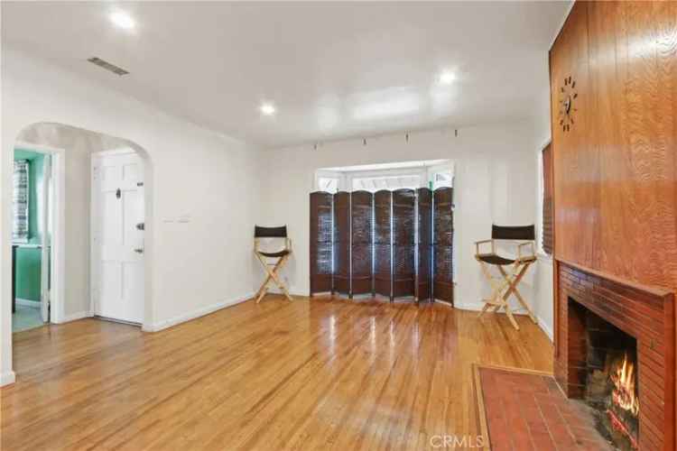 House For Sale in 10610, South Saint Andrews Place, Los Angeles, California