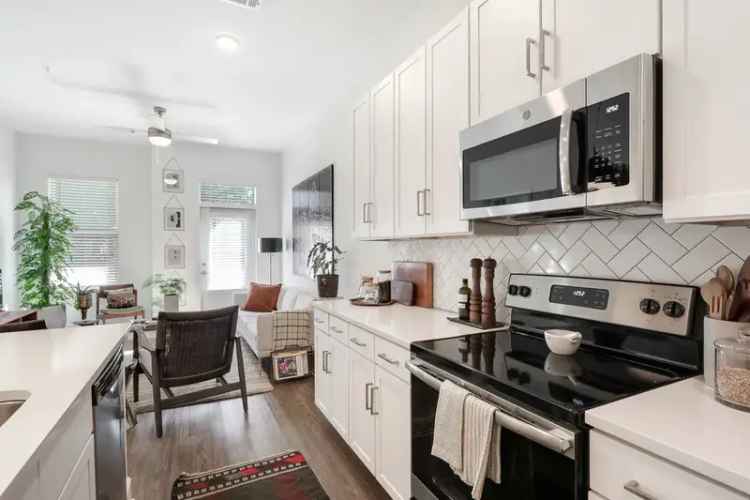 Luxury Rent Apartments in Glenwood Estates with Top-tier Amenities