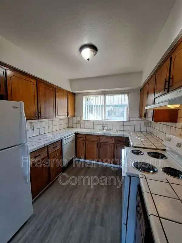 Rent Spacious 2 Bedroom Apartment with Garage in Fresno CA