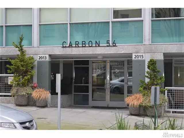 Rent Spacious Condo in South Lake Union with Den and Modern Features