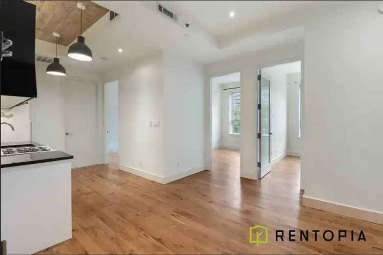 Rent Apartment Unit with Balcony in Luxury Building Near Transportation