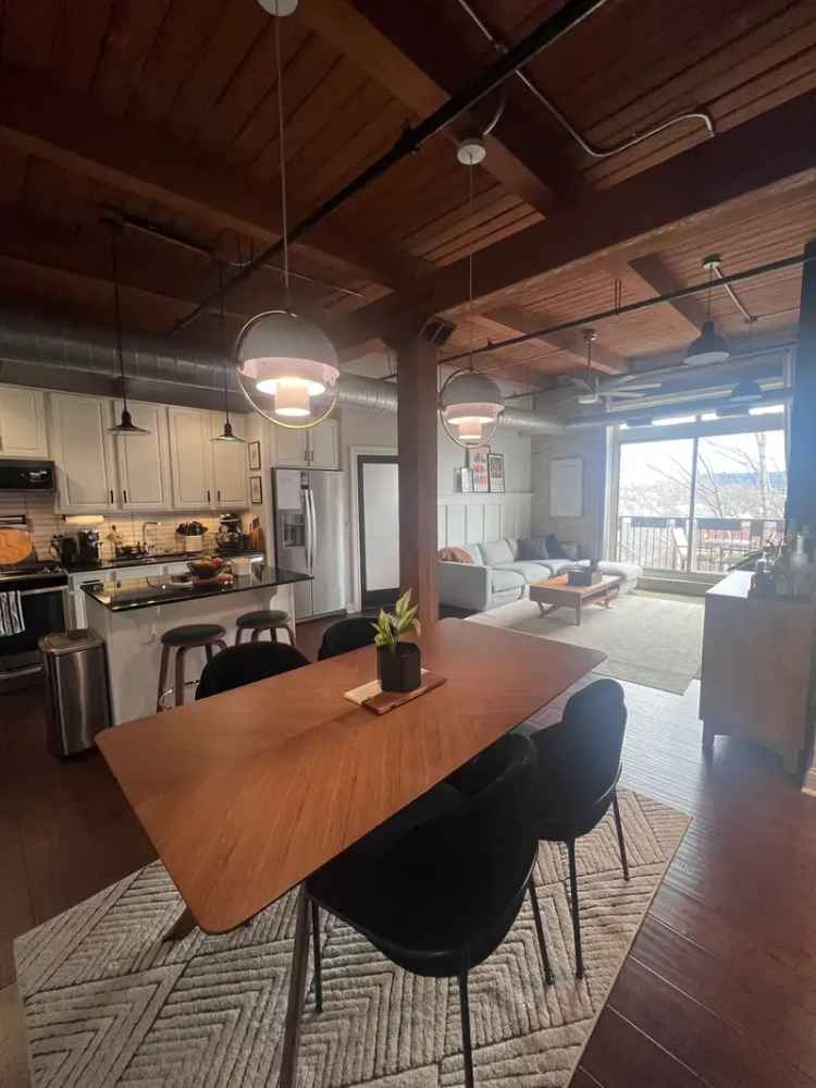 Rent Top Floor 2BR 2BA Apartment in Bucktown Logan Square with City Views