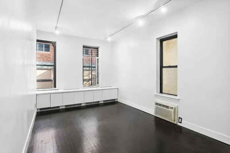 Rent Apartment Unit in Chelsea with Elevator and Bright Corner Bedroom