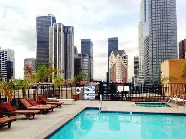 Rent Condo in DTLA with Spacious City Views and Great Amenities