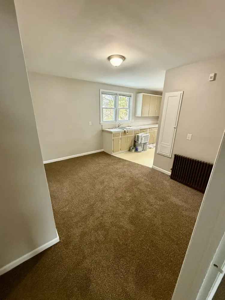 Rent Charming Apartment Unit in Mount Clemens with New Paint and Carpet