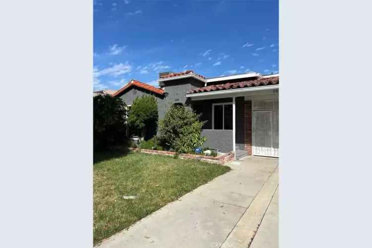 Buy House in Los Angeles with 3 Bedrooms 3 Baths and Family Room