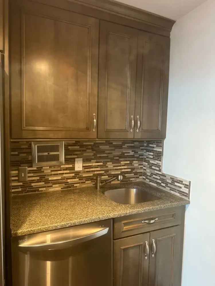 Condo for Rent in Wilmington DE with Beautiful Balcony and City Views