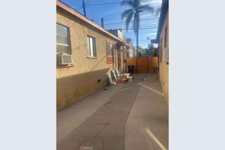 Rent 3 Units on Spacious Lot Close to Shopping Mall