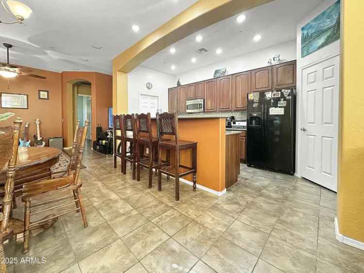 Rent 2 Bedroom Condo near Shopping and Dining with Community Pool