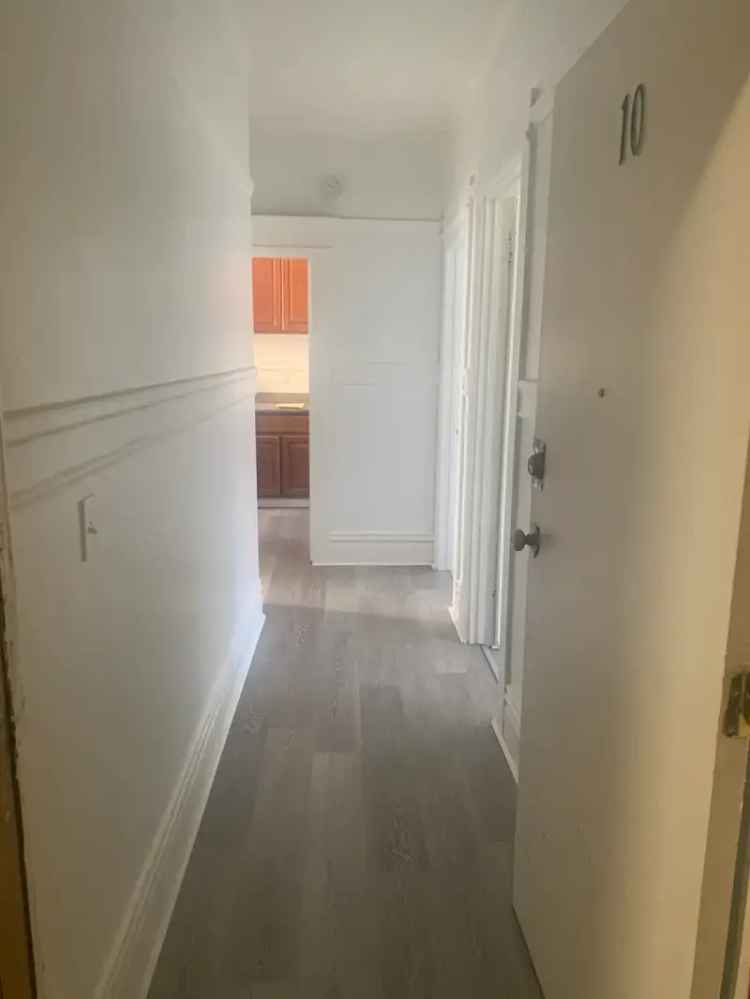 Rent Apartment Unit with 2 Bedrooms Near Shopping Center and BART