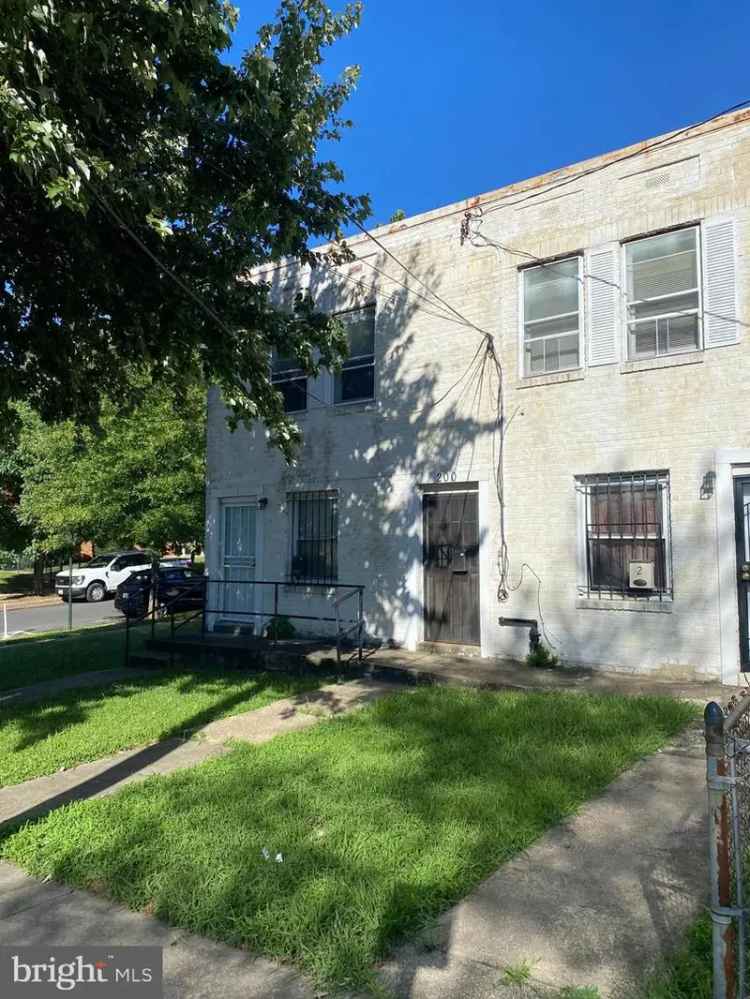 House For Sale in 200, 34th Street Southeast, Washington, District of Columbia