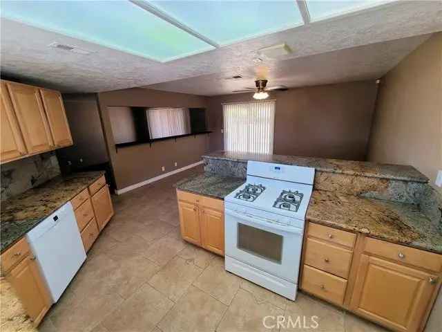 House For Sale in 12736, Pocono Road, Apple Valley, California