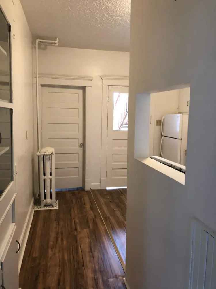 Rent Apartment Unit in Quiet Neighborhood with Shared Backyard