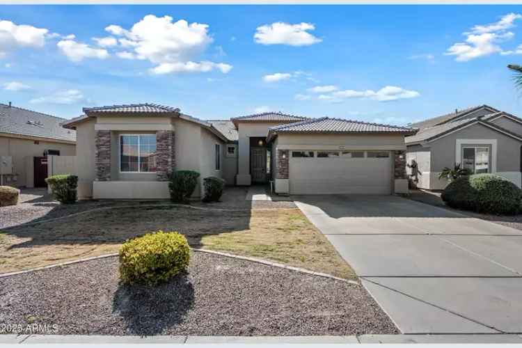 Buy Beautiful 4 Bedroom Home with Pool Near SanTan Freeway