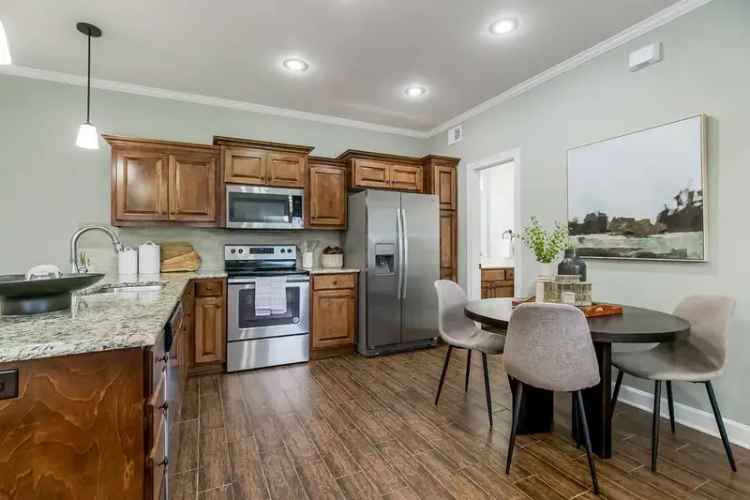 Rent Townhomes in Shawnee KS with Upscale Features and Garages