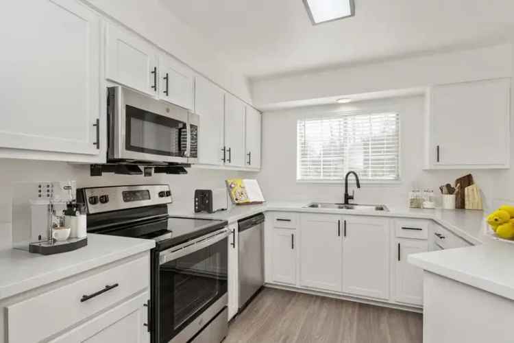 Rent Spacious Pet-Friendly Apartments in West Linn with Modern Amenities