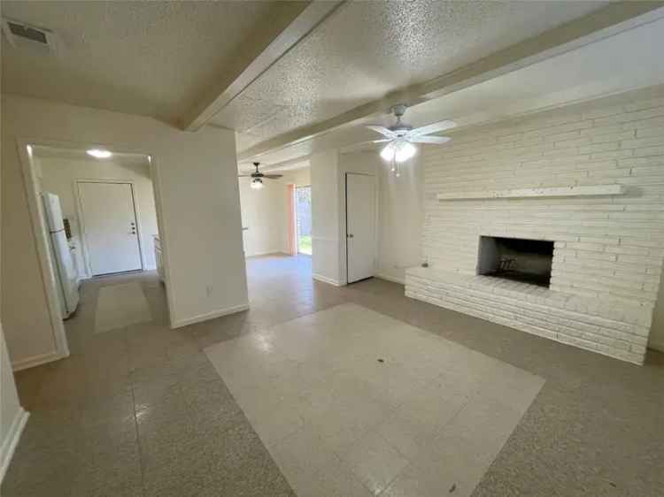 Rent Cozy Duplex with 3 Beds, 2 Baths Near I-35