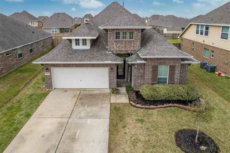 Buy a Stunning 4 Bedroom House in Barbers Hill ISD with Outdoor Living