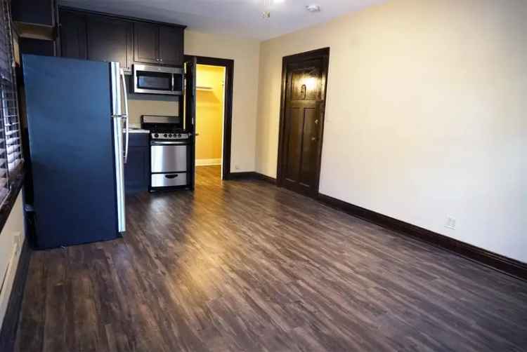 Rent Studio Apartments on Marshall Avenue Near University of St. Thomas