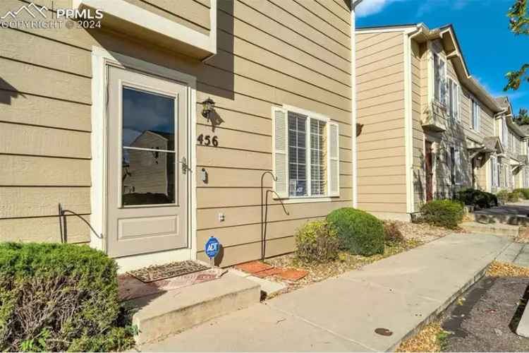 Move-in Ready End Unit House with Mountain View and Cozy Features