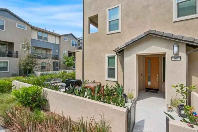 Buy Attached Condo in Irvine with Modern Features and Resort Amenities