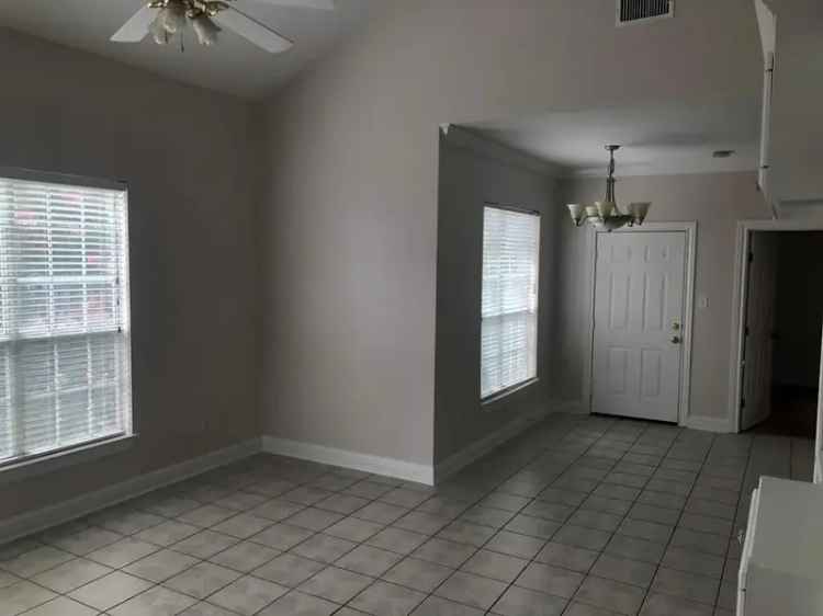 Rent Townhouse in University View Condos with Pools and Modern Features